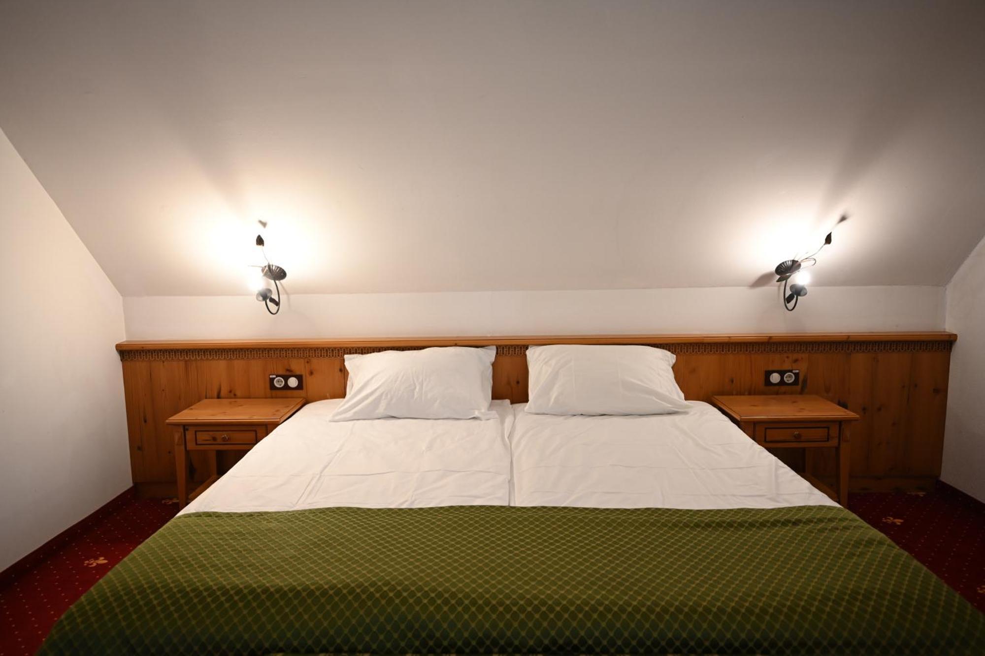 เมอร์เคียว สิคีโซอารา บินเดอร์บูบิ โฮเทล แอนด์ สปา Hotel ซิวิโชอารา ภายนอก รูปภาพ